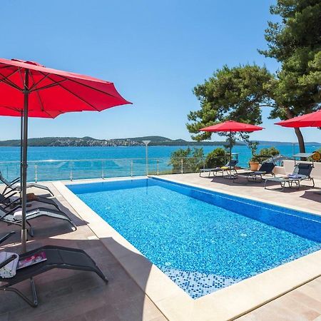 Gem Of The Sea Luxury Beach Apartment With Brand New Heating Infinity Pool Trogir Kültér fotó