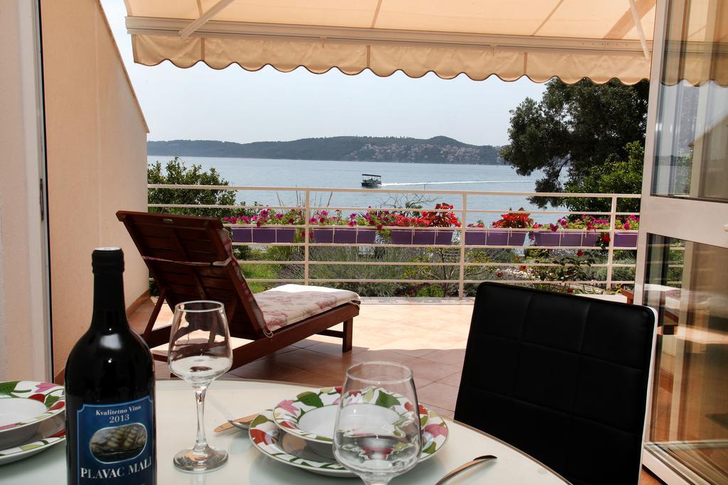 Gem Of The Sea Luxury Beach Apartment With Brand New Heating Infinity Pool Trogir Kültér fotó