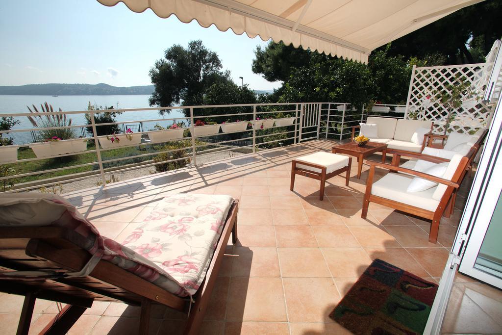 Gem Of The Sea Luxury Beach Apartment With Brand New Heating Infinity Pool Trogir Kültér fotó