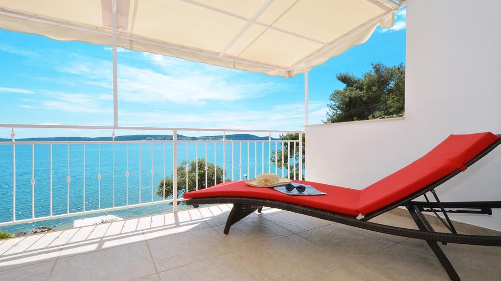 Gem Of The Sea Luxury Beach Apartment With Brand New Heating Infinity Pool Trogir Kültér fotó