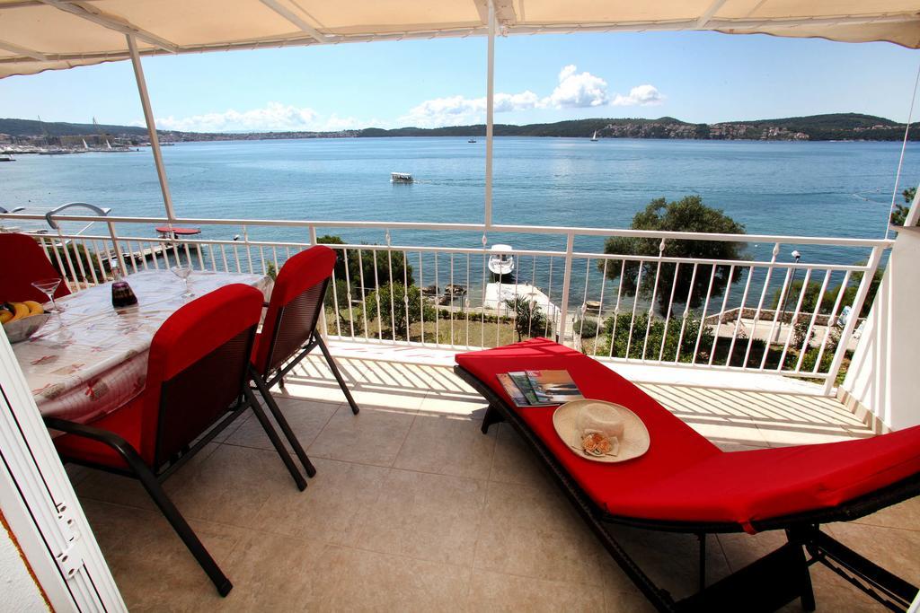 Gem Of The Sea Luxury Beach Apartment With Brand New Heating Infinity Pool Trogir Kültér fotó