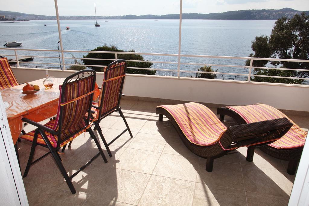 Gem Of The Sea Luxury Beach Apartment With Brand New Heating Infinity Pool Trogir Kültér fotó