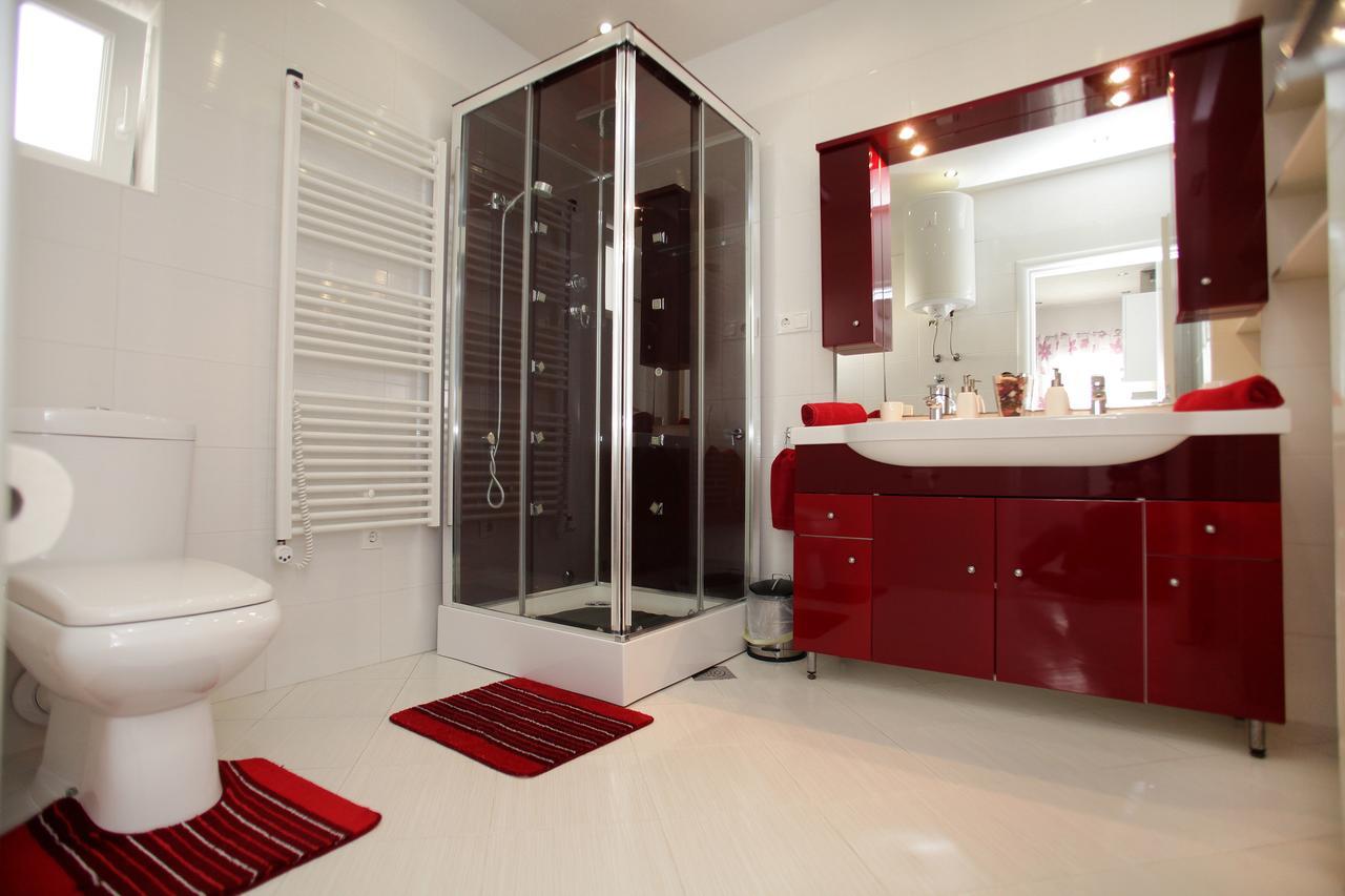 Gem Of The Sea Luxury Beach Apartment With Brand New Heating Infinity Pool Trogir Kültér fotó