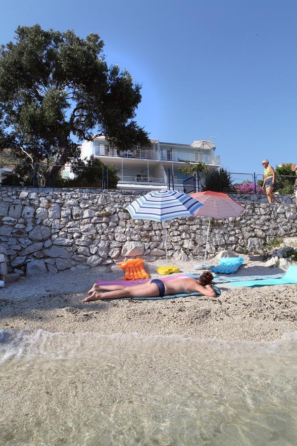 Gem Of The Sea Luxury Beach Apartment With Brand New Heating Infinity Pool Trogir Kültér fotó
