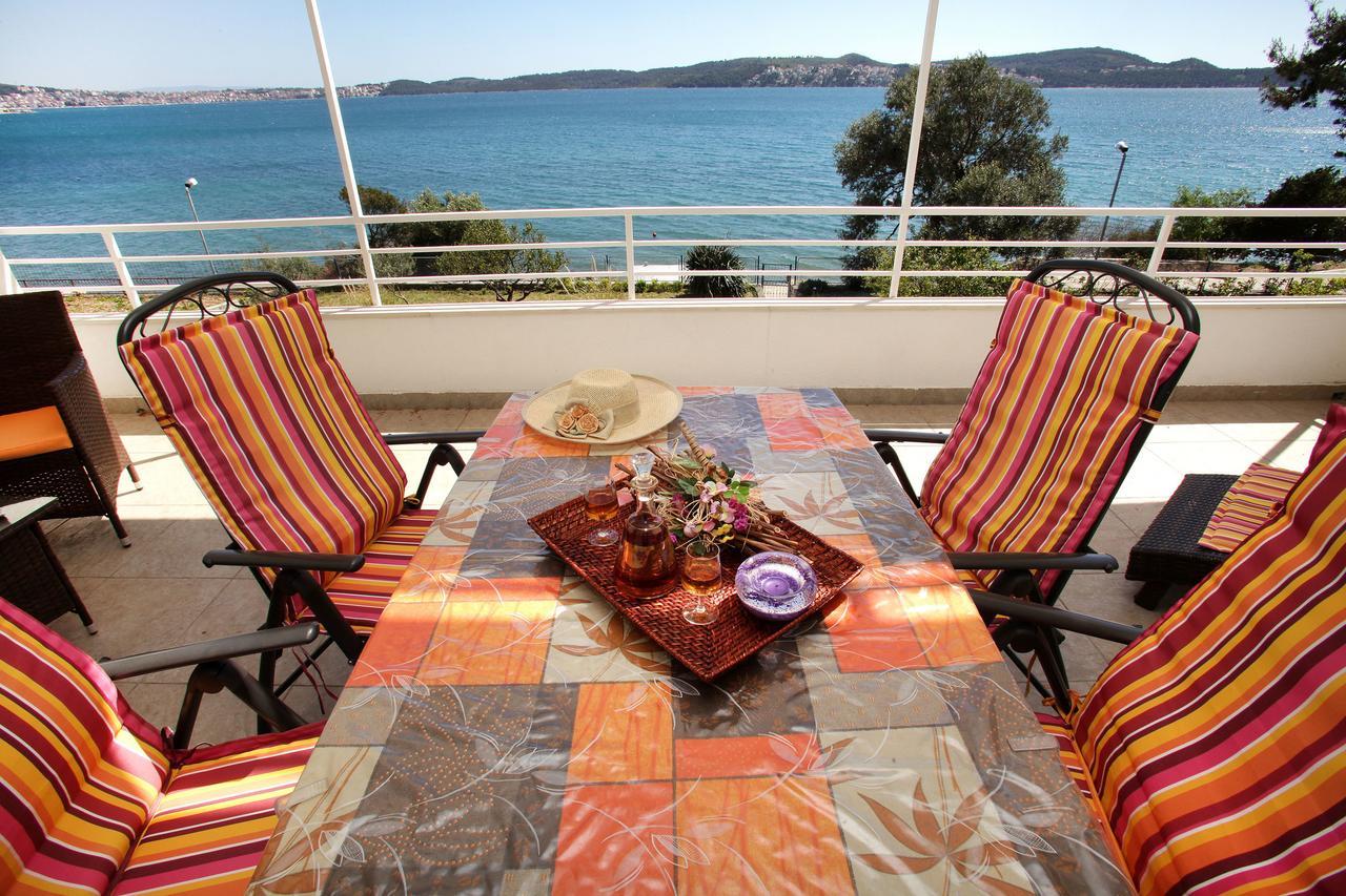 Gem Of The Sea Luxury Beach Apartment With Brand New Heating Infinity Pool Trogir Kültér fotó