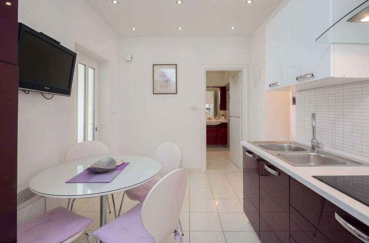 Gem Of The Sea Luxury Beach Apartment With Brand New Heating Infinity Pool Trogir Kültér fotó