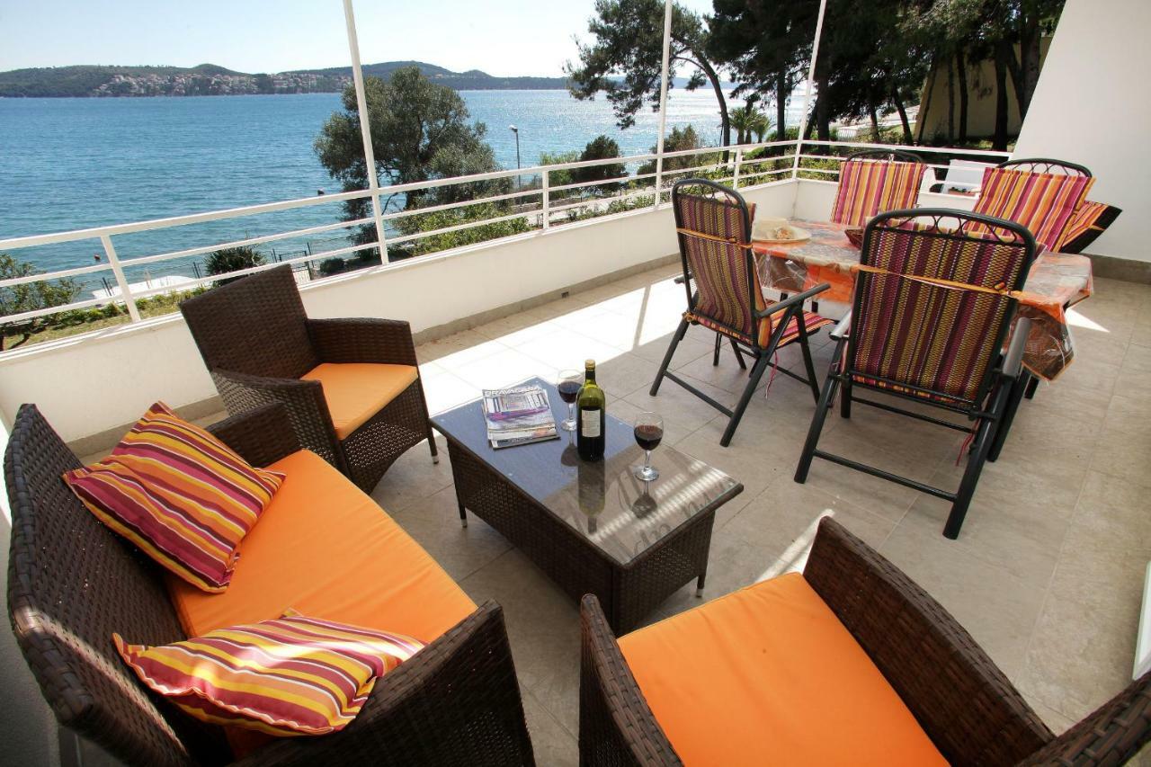 Gem Of The Sea Luxury Beach Apartment With Brand New Heating Infinity Pool Trogir Kültér fotó