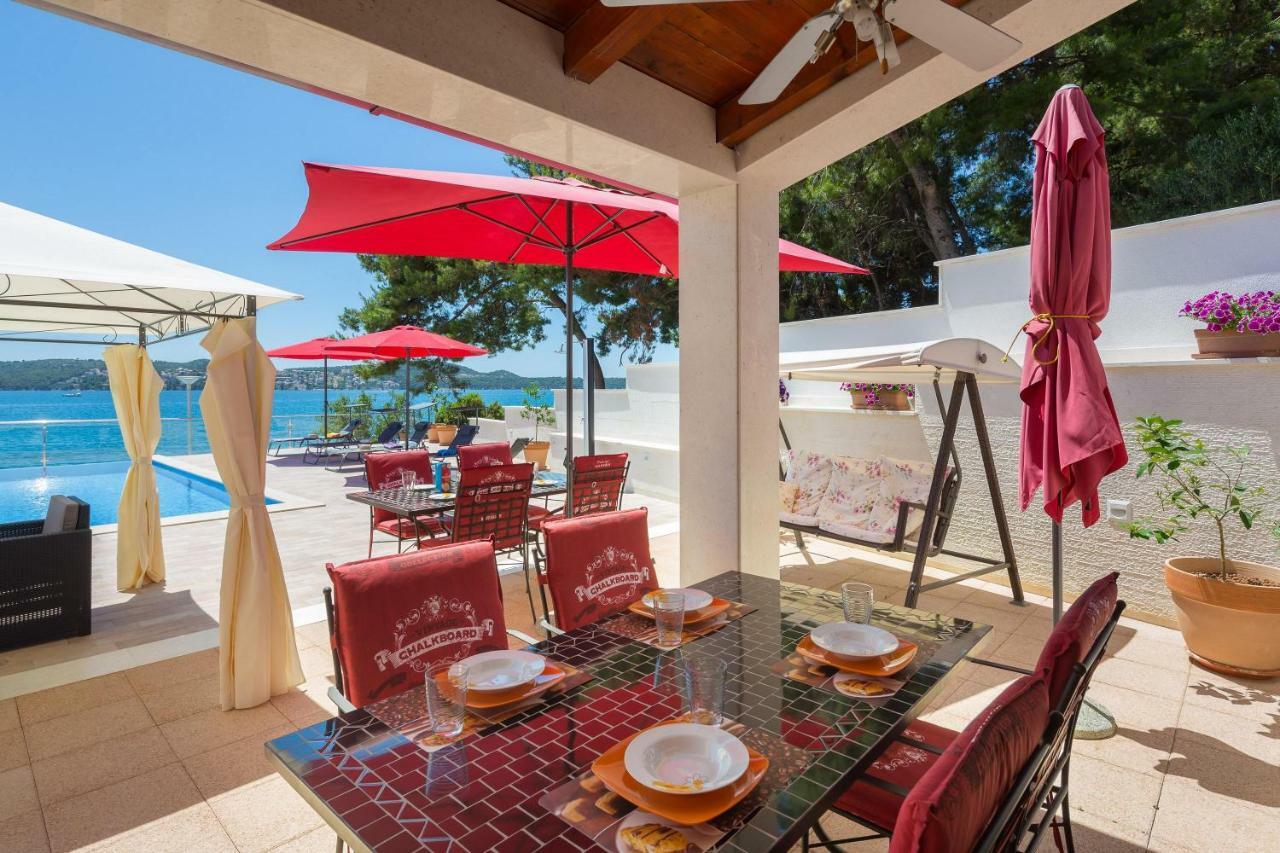 Gem Of The Sea Luxury Beach Apartment With Brand New Heating Infinity Pool Trogir Kültér fotó