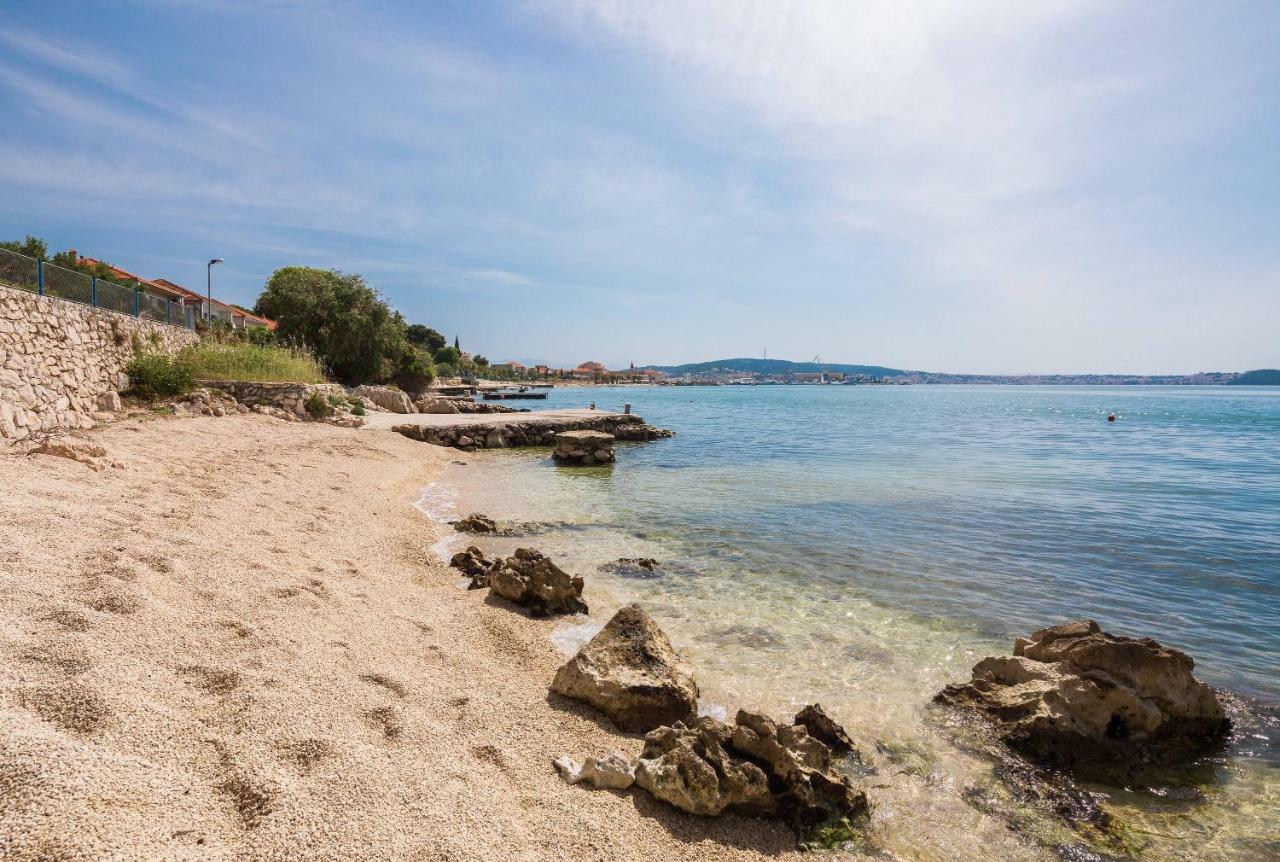 Gem Of The Sea Luxury Beach Apartment With Brand New Heating Infinity Pool Trogir Kültér fotó