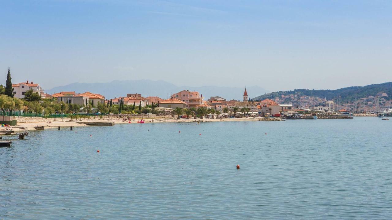 Gem Of The Sea Luxury Beach Apartment With Brand New Heating Infinity Pool Trogir Kültér fotó