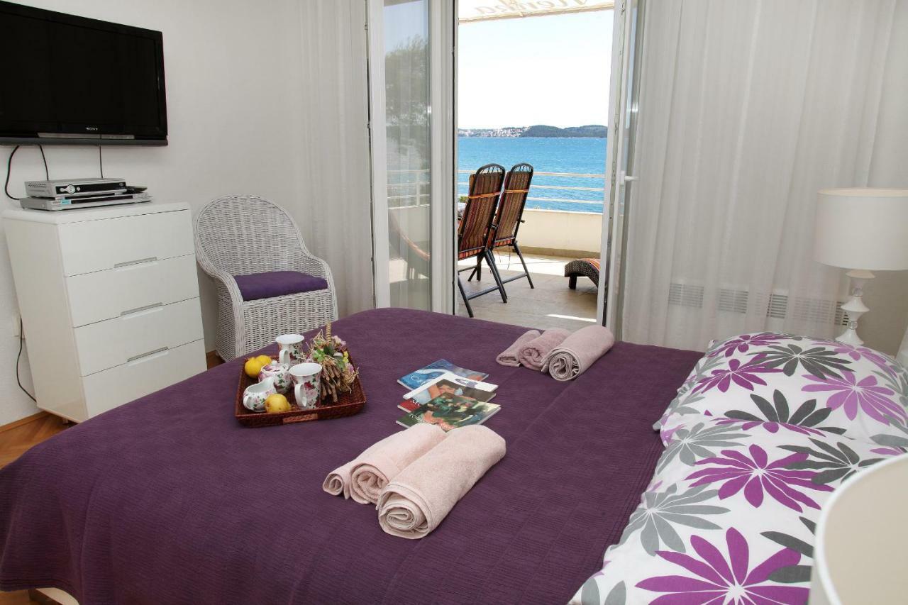 Gem Of The Sea Luxury Beach Apartment With Brand New Heating Infinity Pool Trogir Kültér fotó