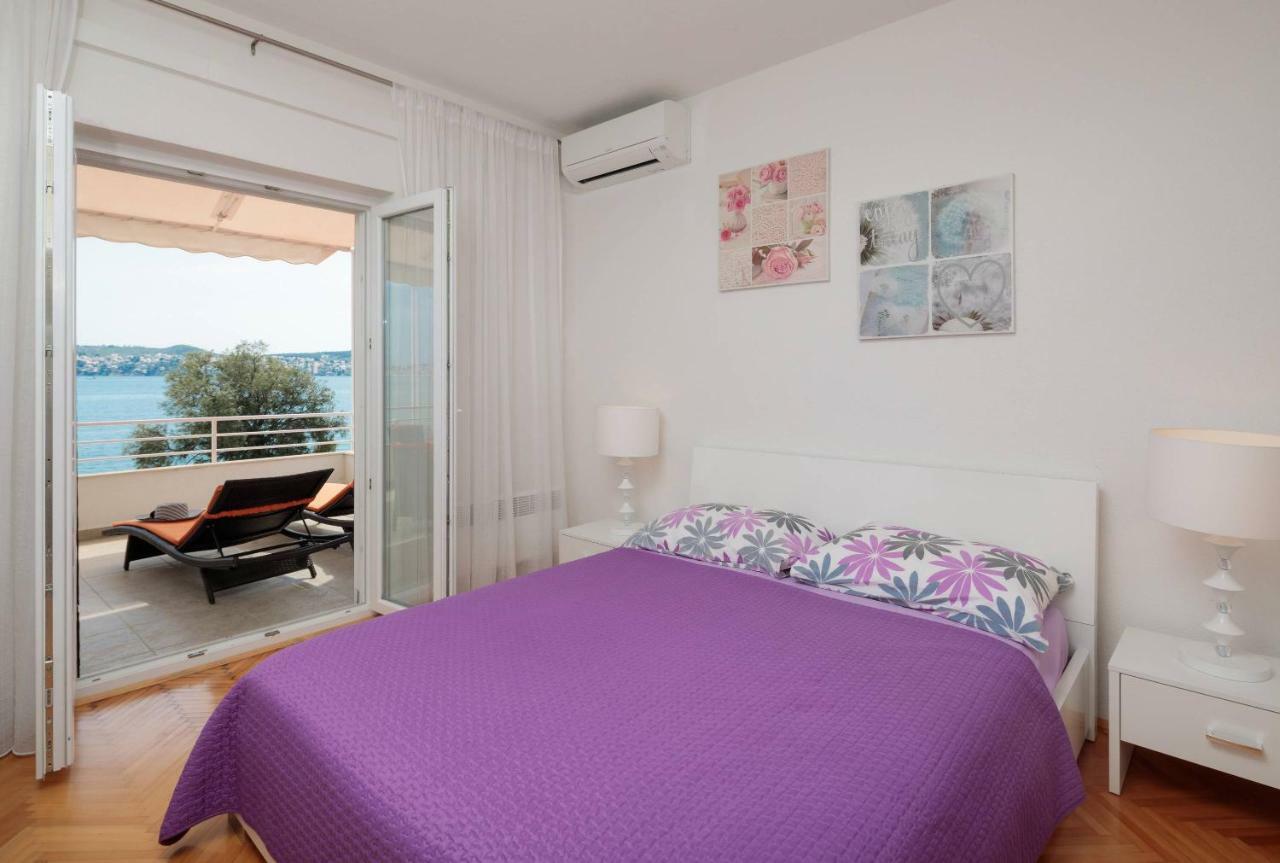 Gem Of The Sea Luxury Beach Apartment With Brand New Heating Infinity Pool Trogir Kültér fotó