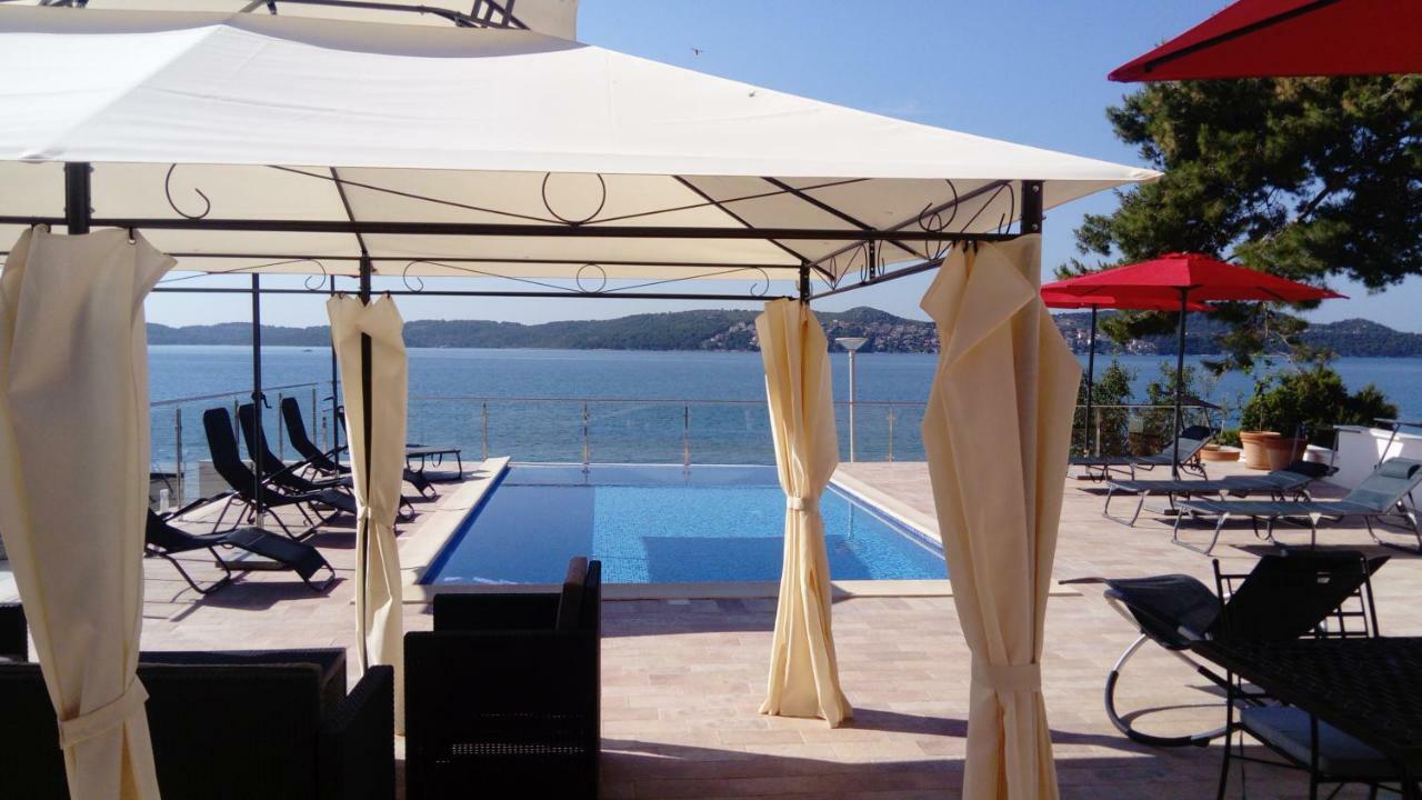 Gem Of The Sea Luxury Beach Apartment With Brand New Heating Infinity Pool Trogir Kültér fotó