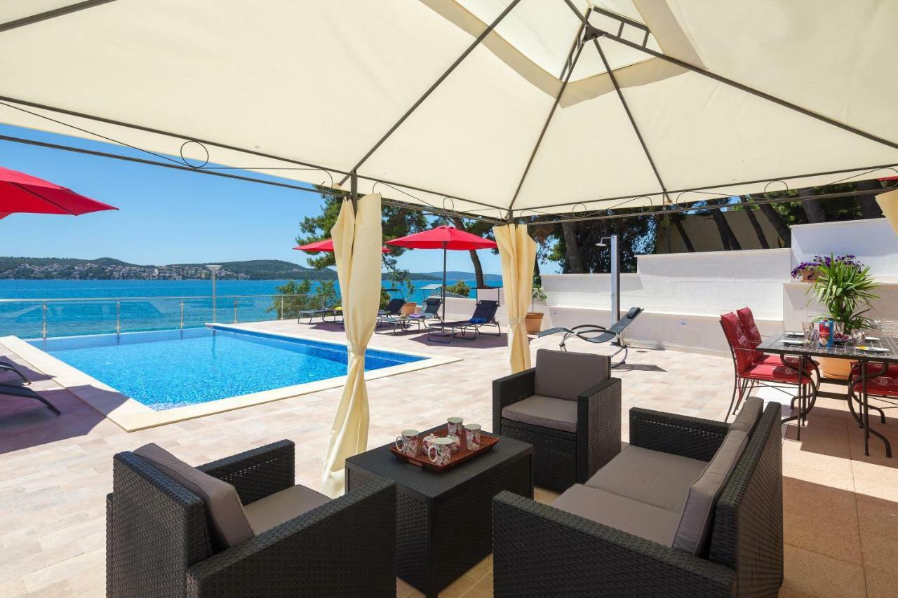 Gem Of The Sea Luxury Beach Apartment With Brand New Heating Infinity Pool Trogir Kültér fotó