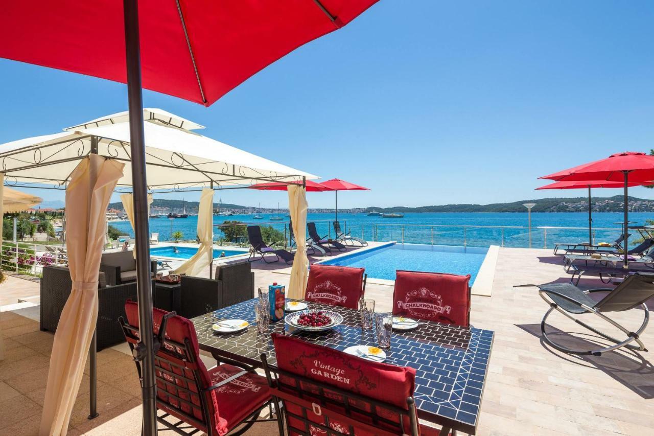 Gem Of The Sea Luxury Beach Apartment With Brand New Heating Infinity Pool Trogir Kültér fotó