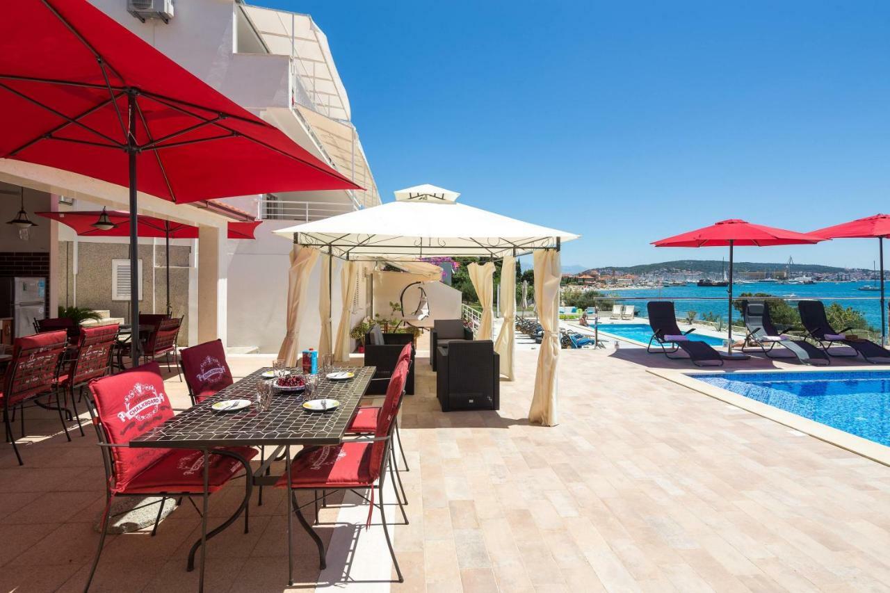 Gem Of The Sea Luxury Beach Apartment With Brand New Heating Infinity Pool Trogir Kültér fotó