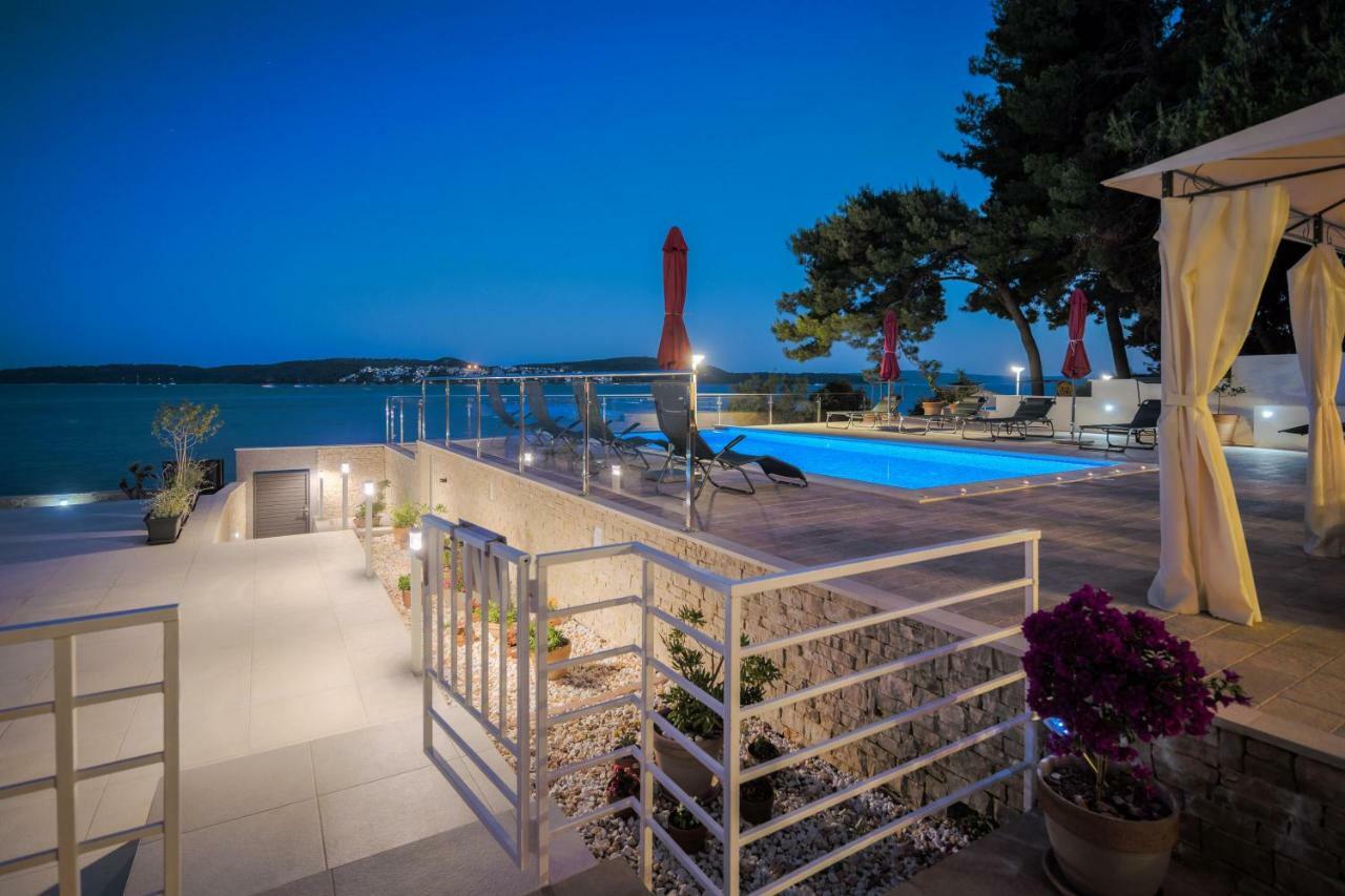 Gem Of The Sea Luxury Beach Apartment With Brand New Heating Infinity Pool Trogir Kültér fotó