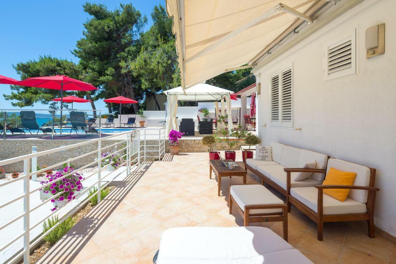 Gem Of The Sea Luxury Beach Apartment With Brand New Heating Infinity Pool Trogir Kültér fotó